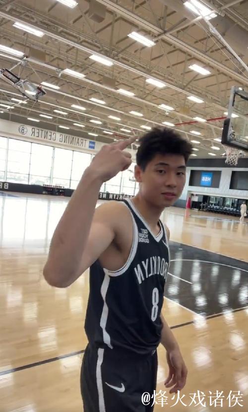 崔永熙新赛季确定穿8号球衣 官方身高为1米98