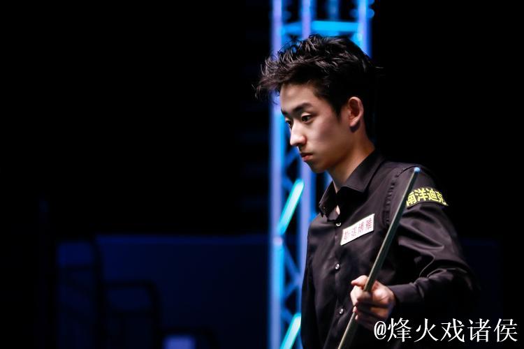 吴宜泽6-0零封霍金斯 强势挺进斯诺克国锦赛四强