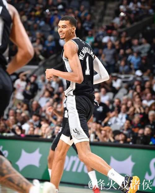 文班25+9马刺大胜爵士 布克40分太阳逆转快船